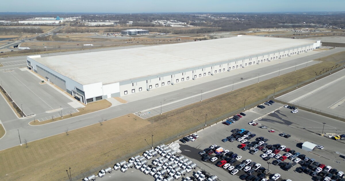 Kansas City Warehouse Fire: Arson Probe Targets ICE Facility Site